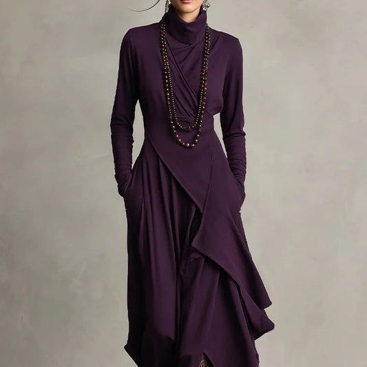 Vestido largo plisado asimétrico con cuello alto